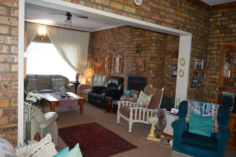4 Bedroom Property for Sale in La Hoff North West
